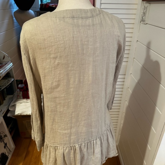 Neutral colored linen top or jacket - Picture 3 of 6